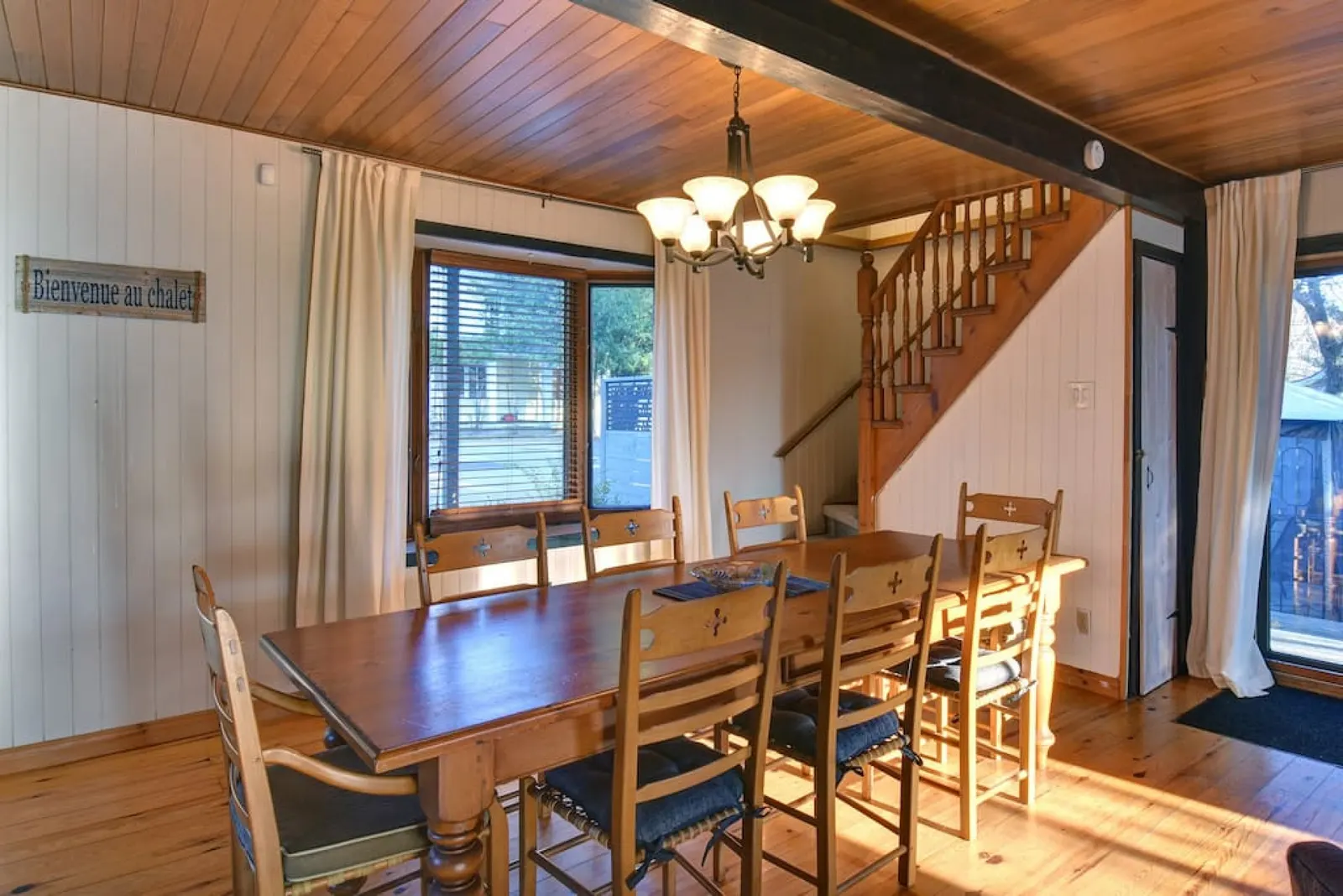 The Woodland Cabin by Instant Suites Old Village 17