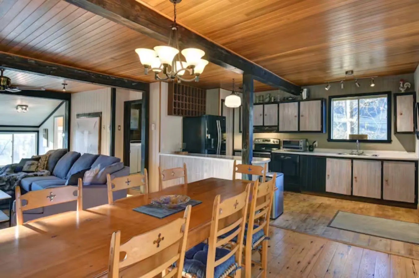 The Woodland Cabin by Instant Suites Old Village 18