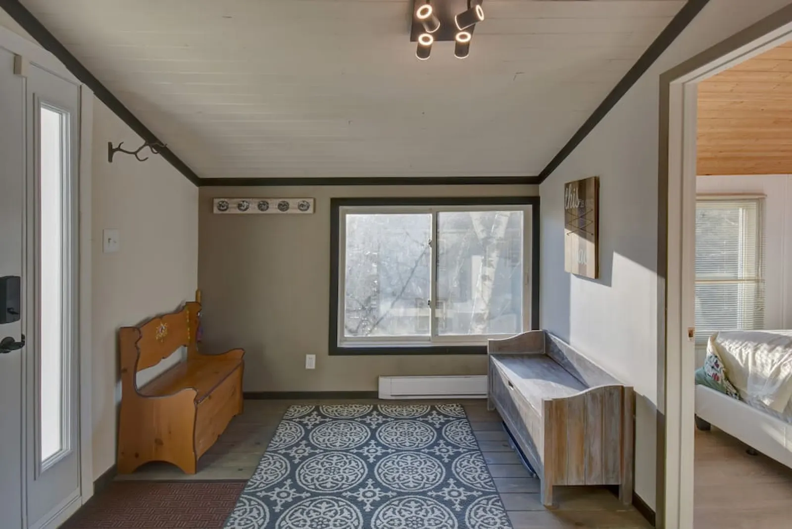 The Woodland Cabin by Instant Suites Old Village 6