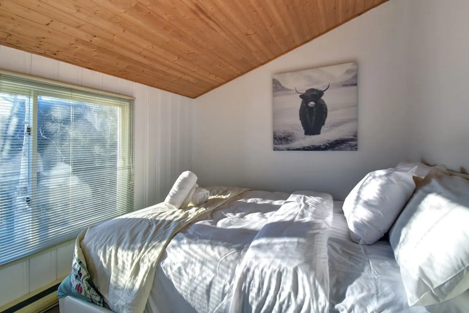 The Woodland Cabin by Instant Suites Old Village 8