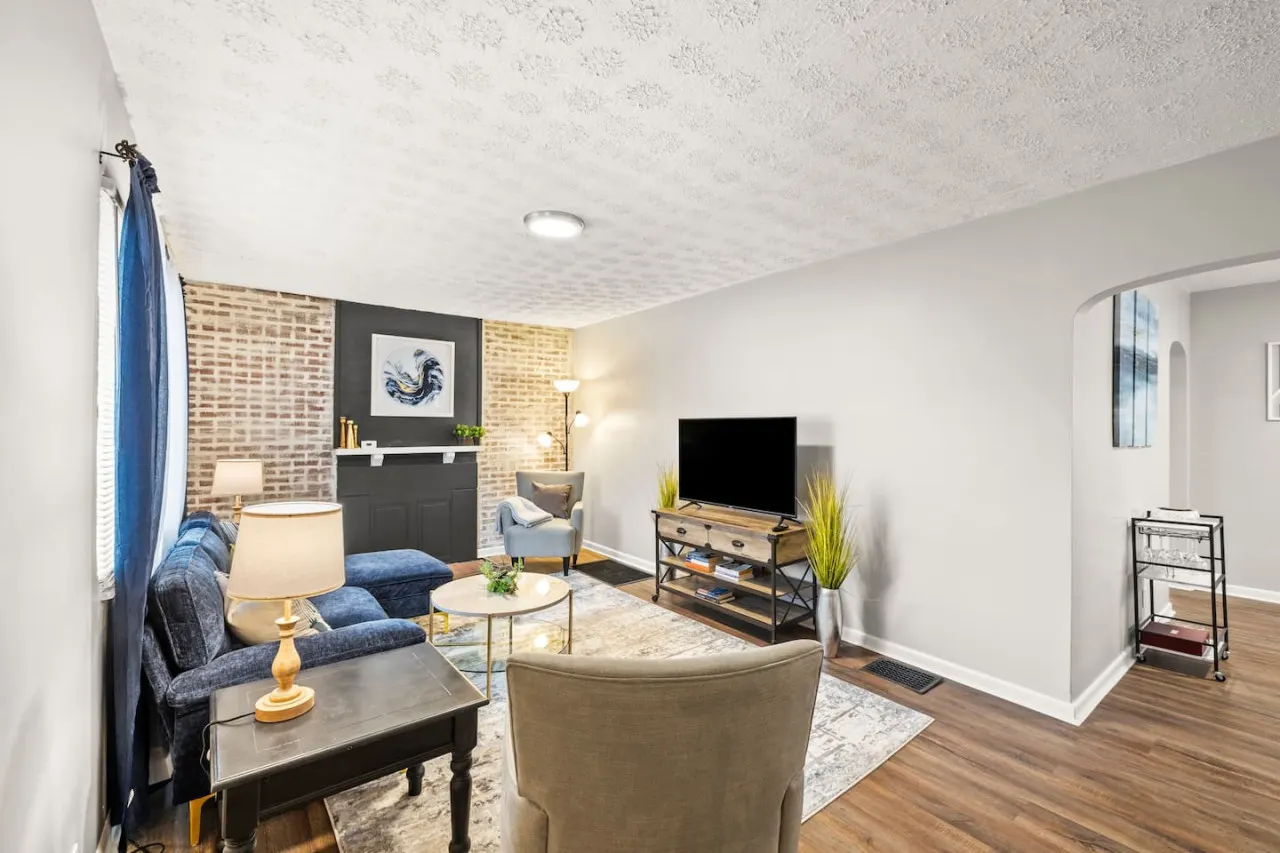 Opulent Urban Retreat 7