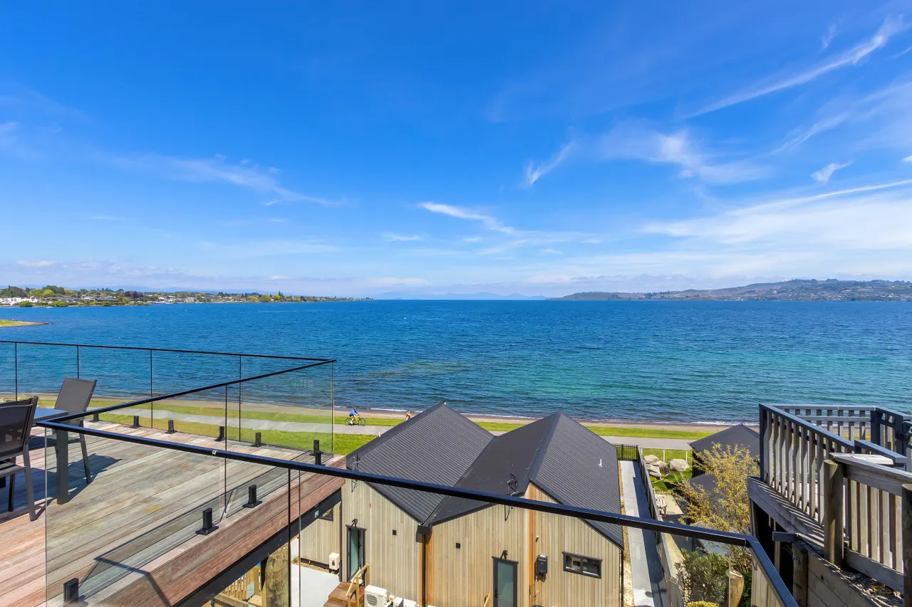 Roam Taupo Upper Terrace Unit 3 - Spa Pool 2