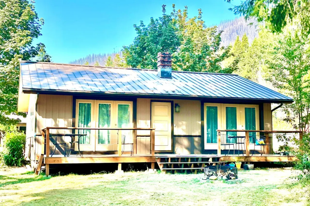 River Glen Cottage in Blue River, Oregon 11