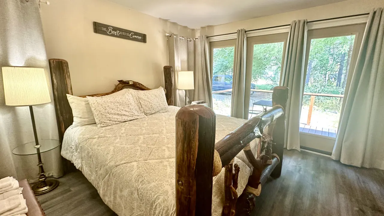 River Glen Cottage in Blue River, Oregon — photo 4