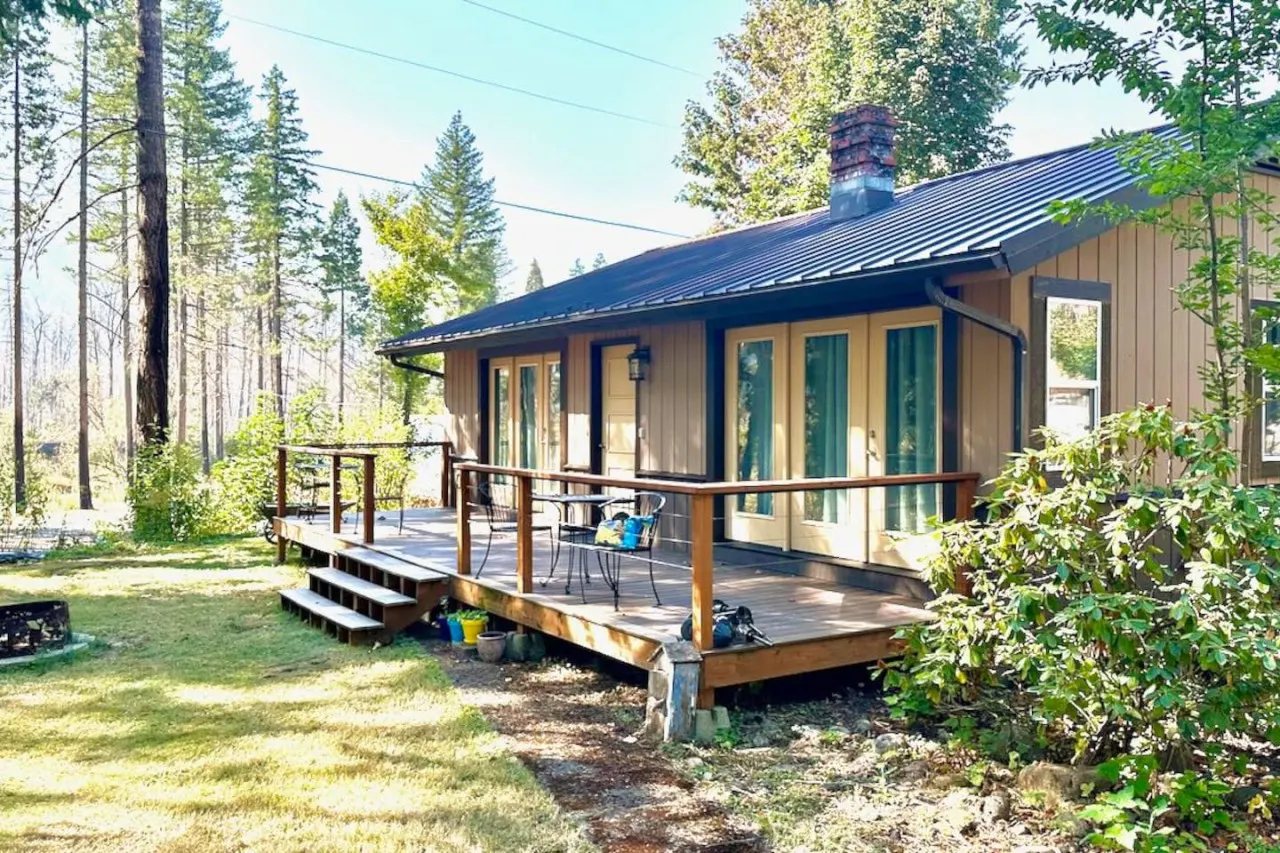 River Glen Cottage in Blue River, Oregon — photo 5