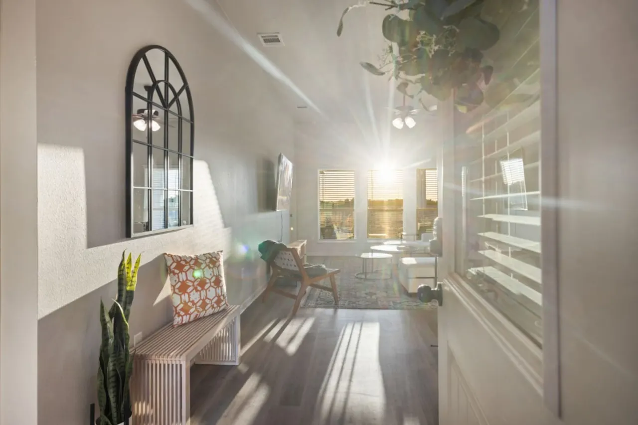 Alpha House Sleeps 8 in Medical District 2