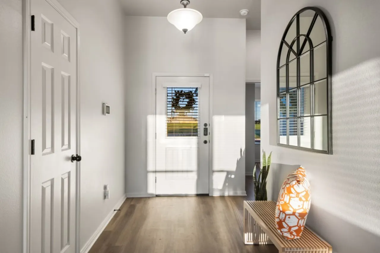 Alpha House Sleeps 8 in Medical District 3