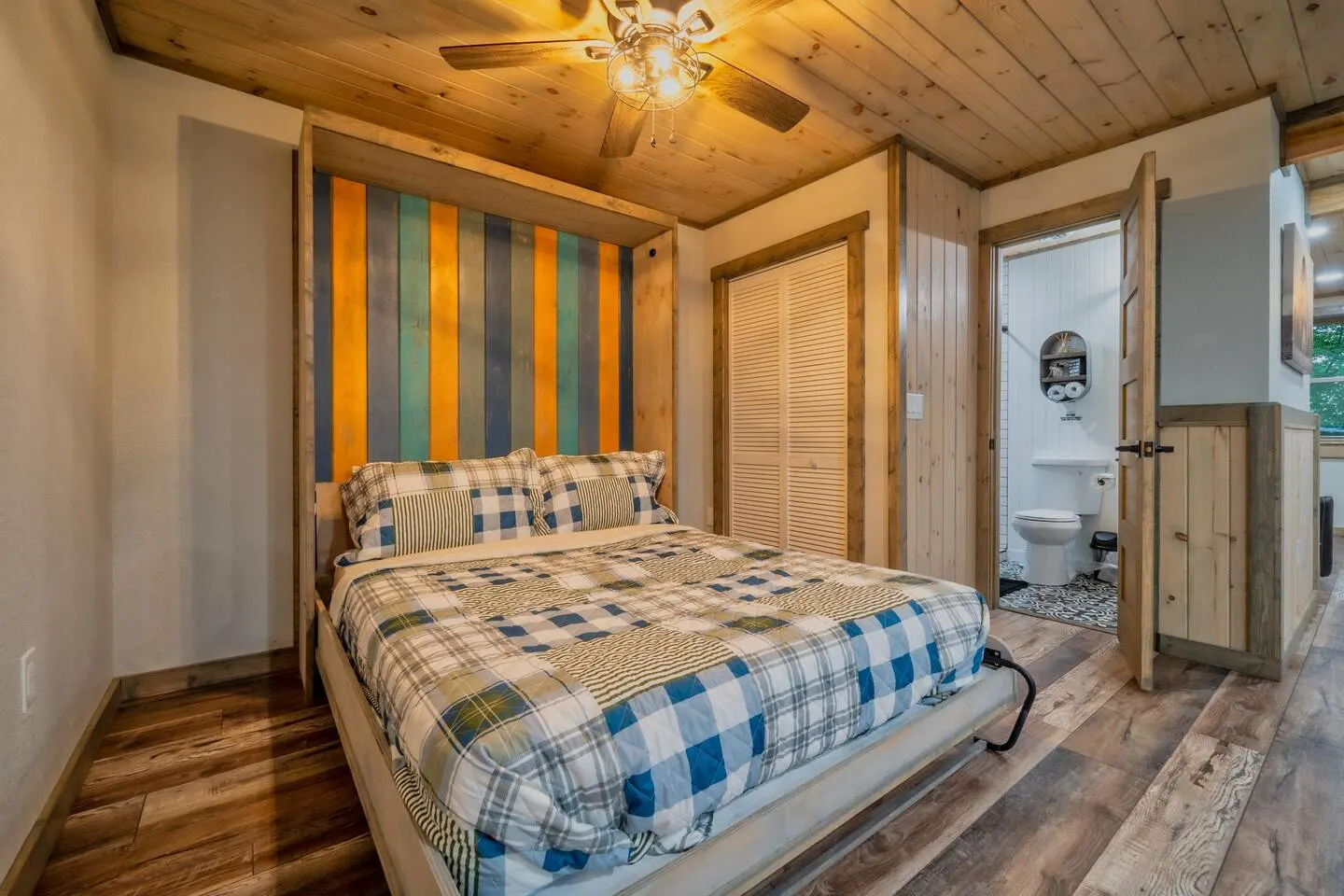 *New Listing*Huge Porch-Hot tub-Quiet-Easy Access! 17