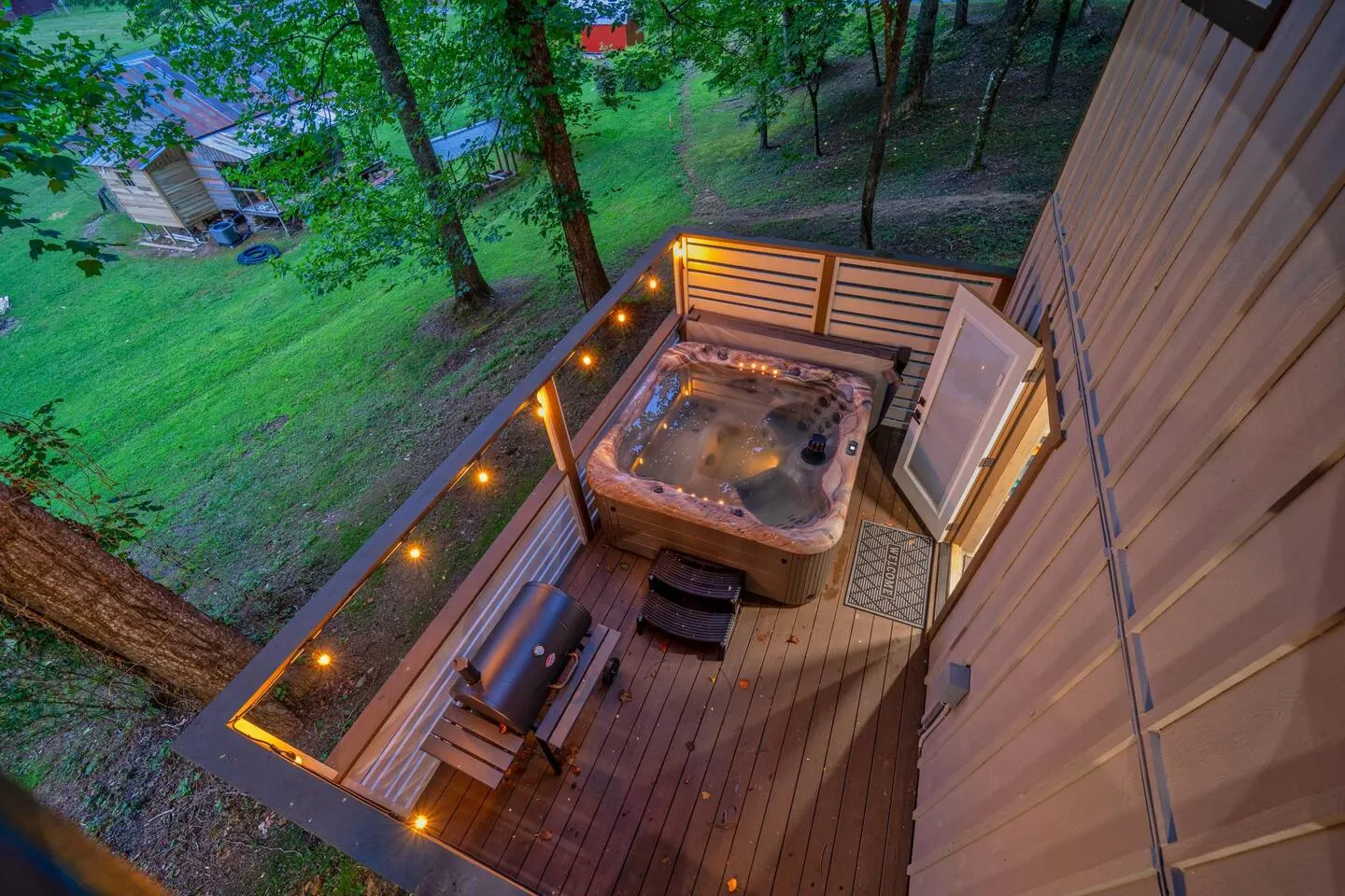 *New Listing*Huge Porch-Hot tub-Quiet-Easy Access! 3
