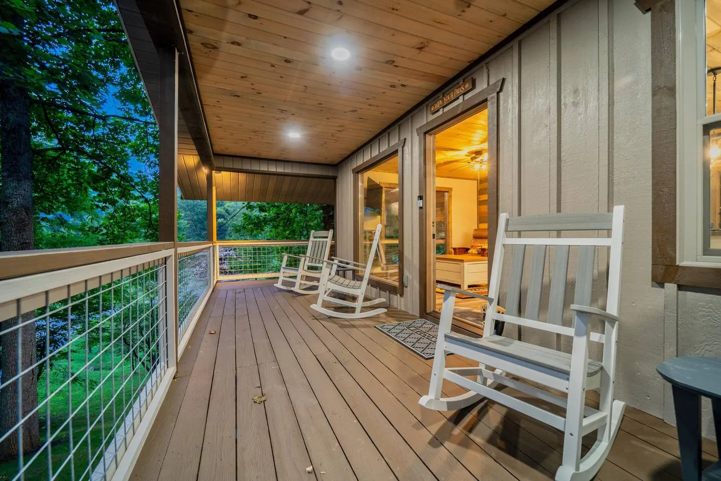 *New Listing*Huge Porch-Hot tub-Quiet-Easy Access! 5