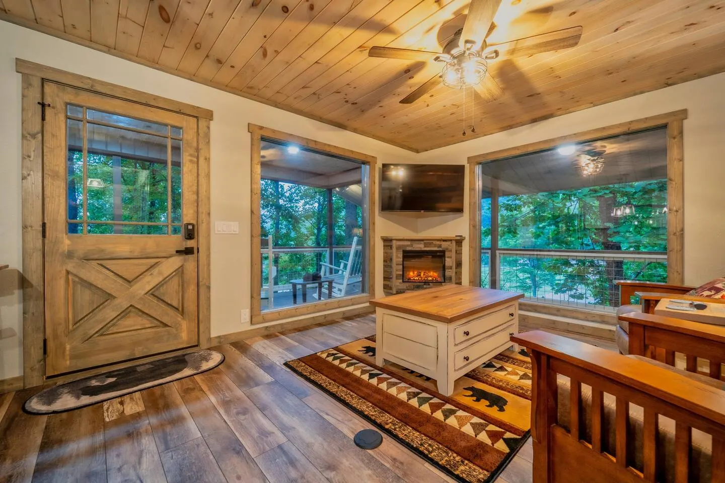 *New Listing*Huge Porch-Hot tub-Quiet-Easy Access! 7