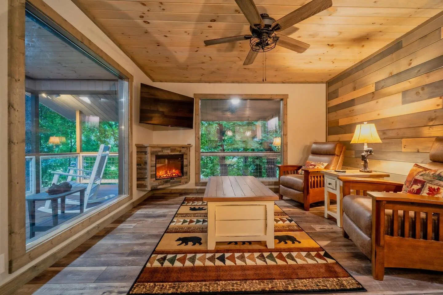 *New Listing*Huge Porch-Hot tub-Quiet-Easy Access! 8