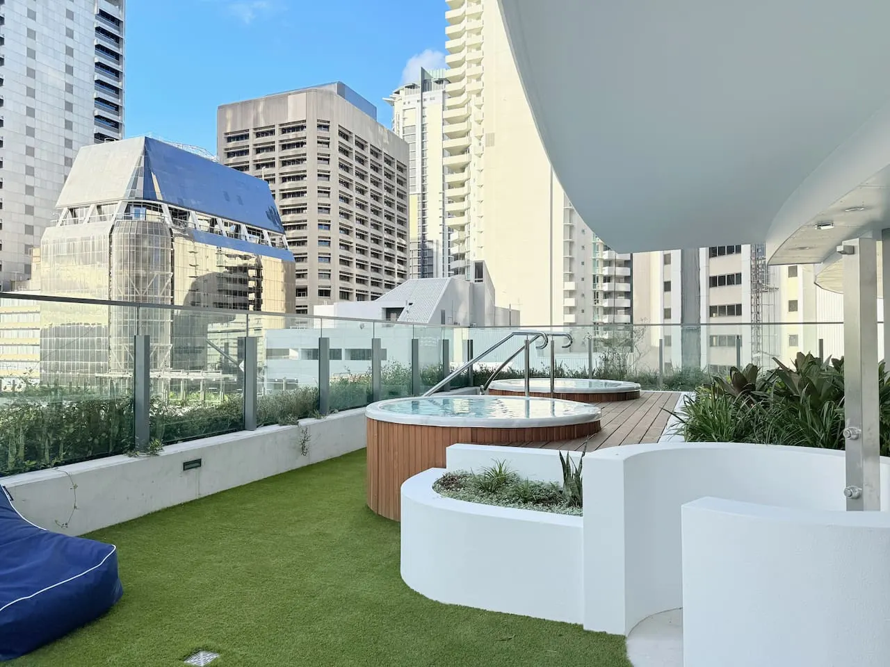 Stylish Riverfront 2Bed Apt w/ Pool Queens Wharf 12
