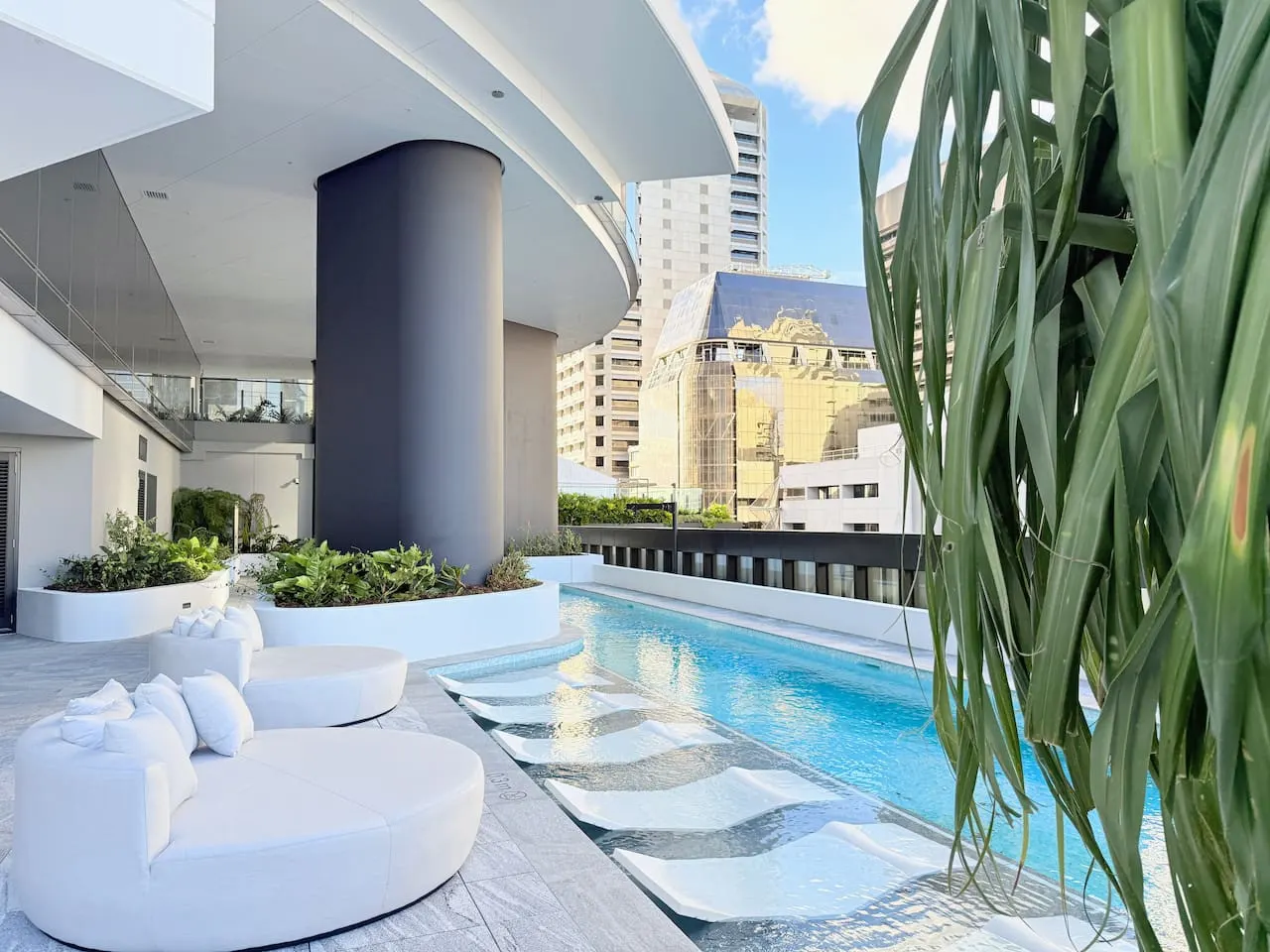 Stylish Riverfront 2Bed Apt w/ Pool Queens Wharf 20