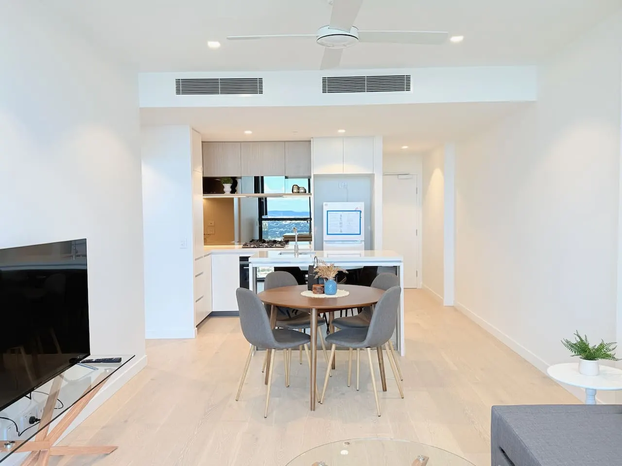 Stylish Riverfront 2Bed Apt w/ Pool Queens Wharf 5