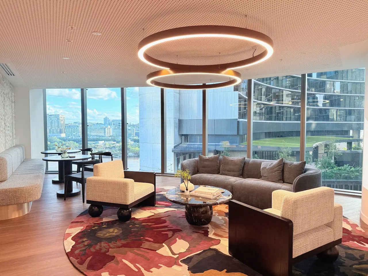 Stylish Riverfront 2Bed Apt w/ Pool Queens Wharf 6