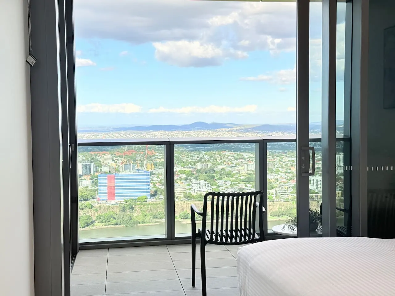 Stylish Riverfront 2Bed Apt w/ Pool Queens Wharf 7