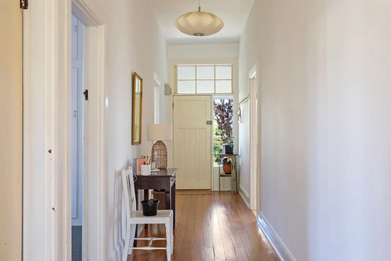 Hollybrooke Cottage - East Launceston 10
