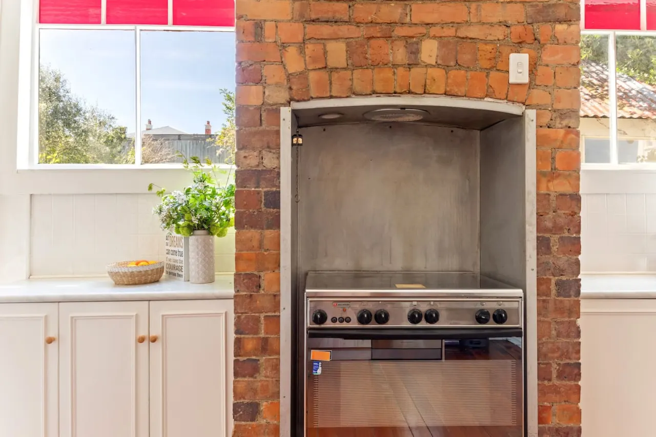 Hollybrooke Cottage - East Launceston 15