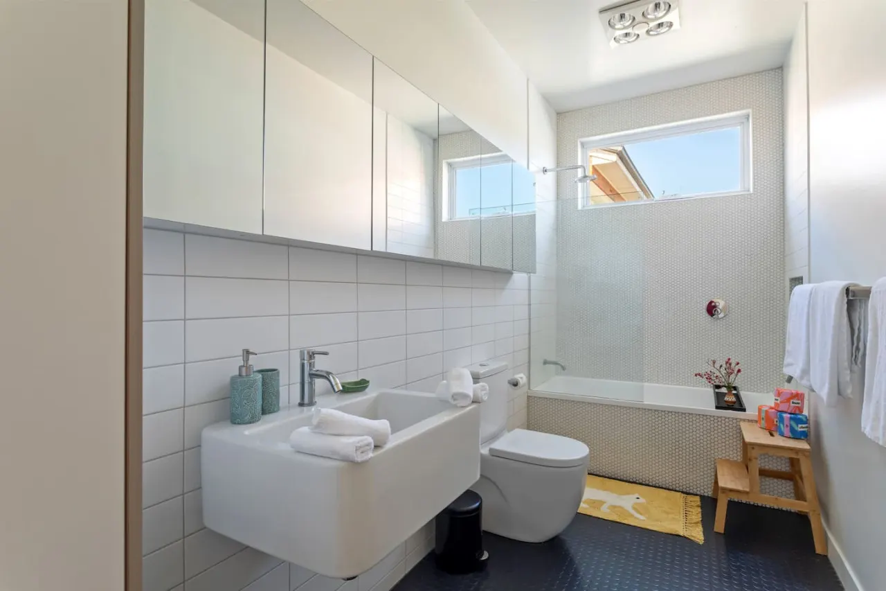 Hollybrooke Cottage - East Launceston 19