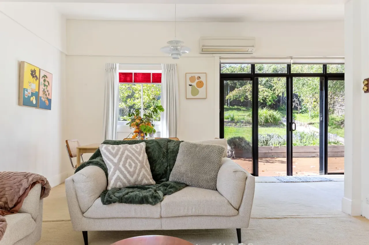Hollybrooke Cottage - East Launceston 6