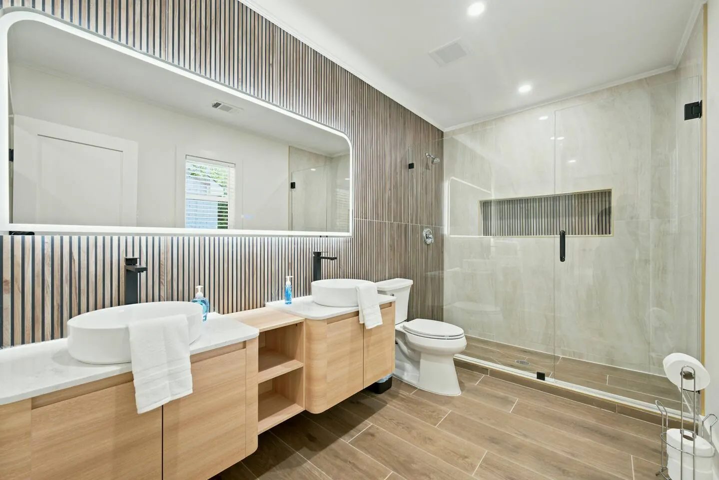 6BR Home Near Westside Park 16