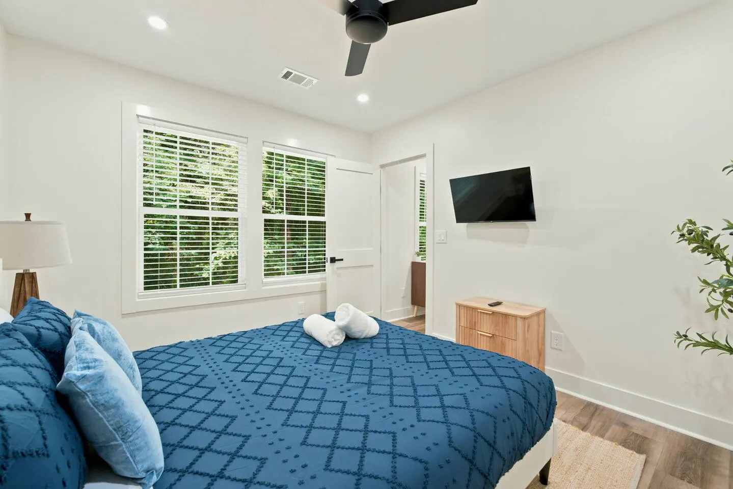 6BR Home Near Westside Park 20