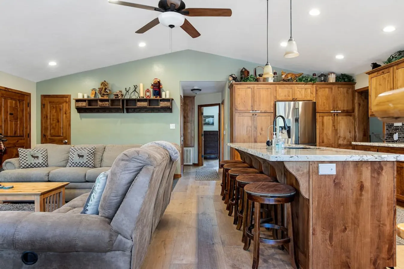 Snowcrest Lodge: Luxurious Retreat, EV & Hot Tub 9