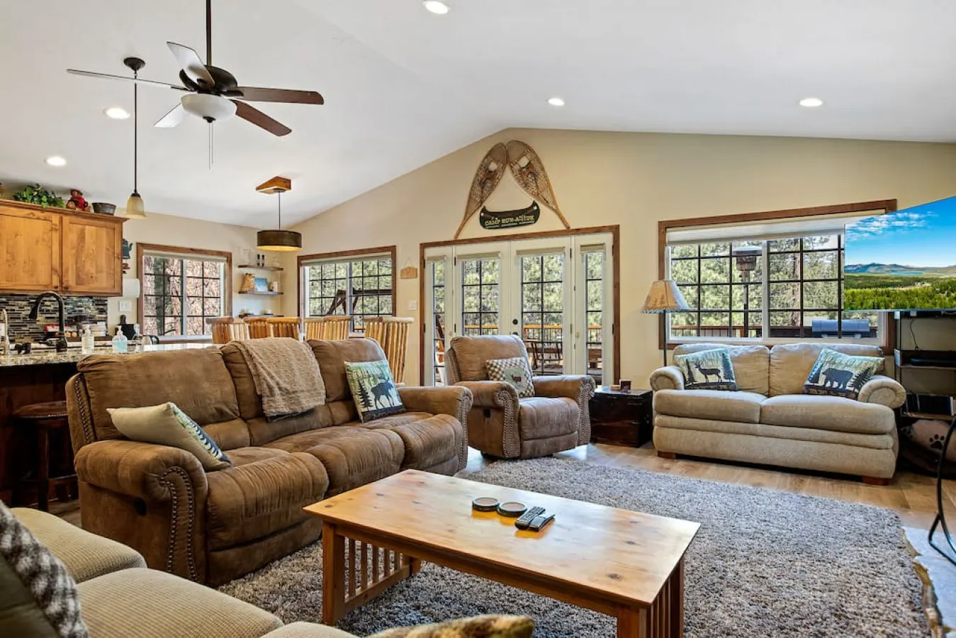 Snowcrest Lodge: Luxurious Retreat, EV & Hot Tub 11
