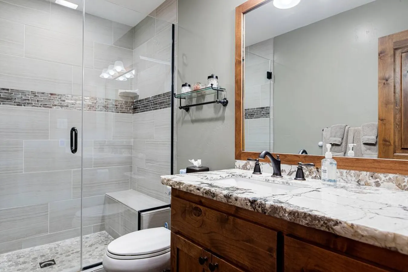 Snowcrest Lodge: Luxurious Retreat, EV & Hot Tub 14