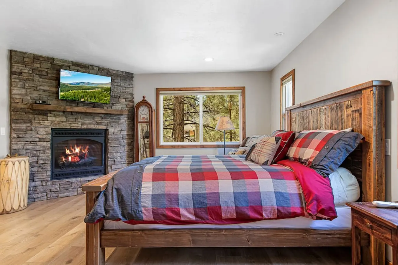 Snowcrest Lodge: Luxurious Retreat, EV & Hot Tub 18