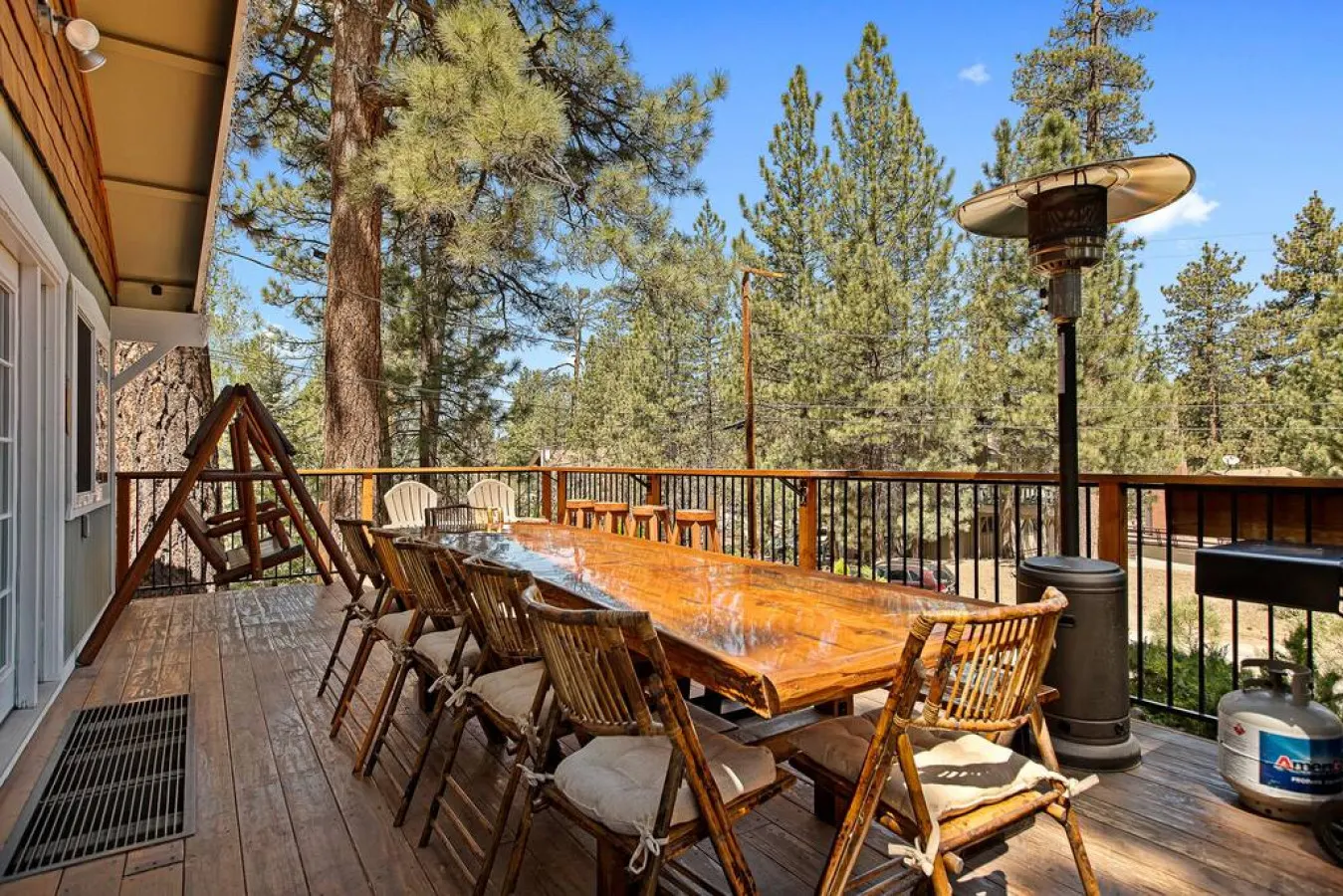 Snowcrest Lodge: Luxurious Retreat, EV & Hot Tub — photo 5