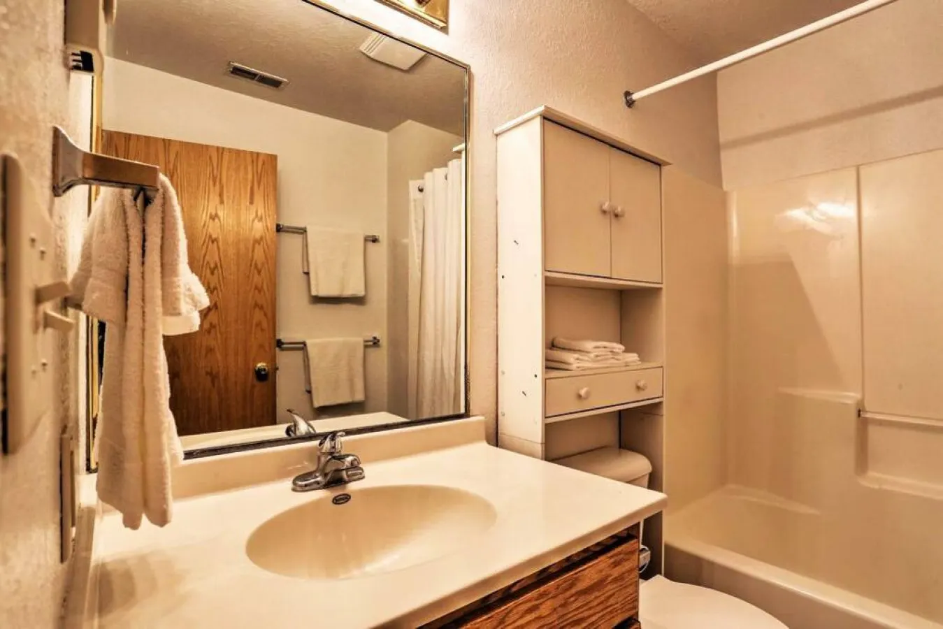 Black Hills Haven The Summit Lodge – Units 1 & 2 4BR Vensérra Retreat near Mount Rushmore 16