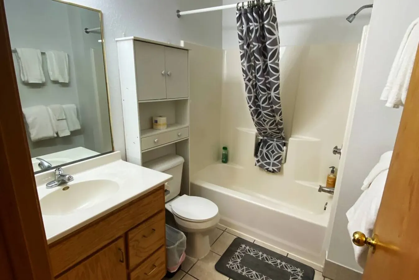 Black Hills Haven The Summit Lodge – Units 1 & 2 4BR Vensérra Retreat near Mount Rushmore 17
