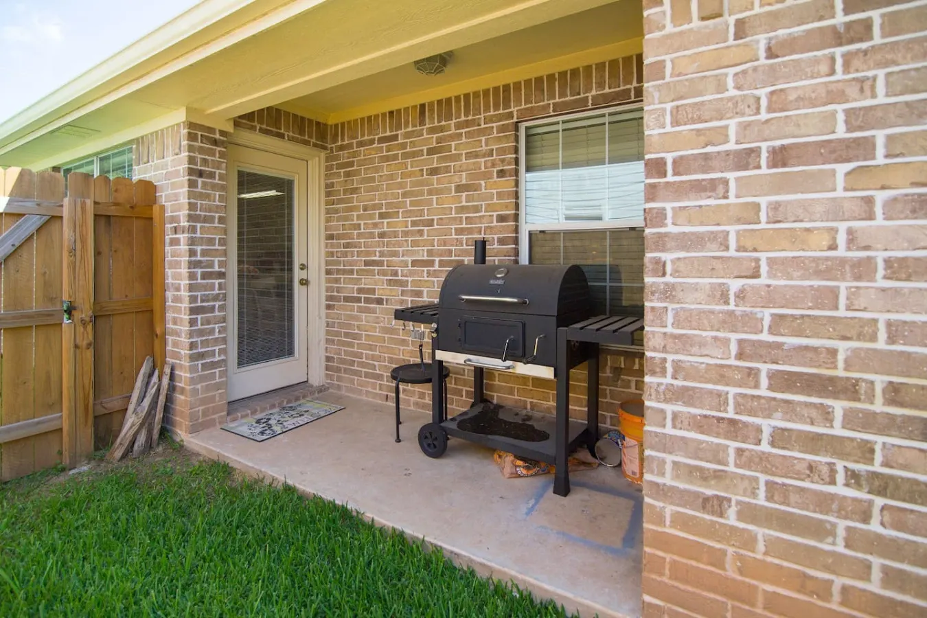 The Sterling House: 4BR Near Texas A&M + Grill 6
