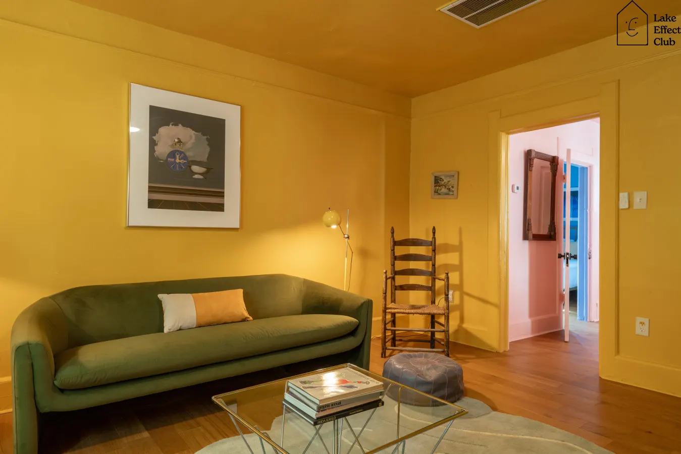 Sunny 1BR Flat with Gold + Blue Interiors Lake Effect Club: The Hoan, Sleeps 4 10