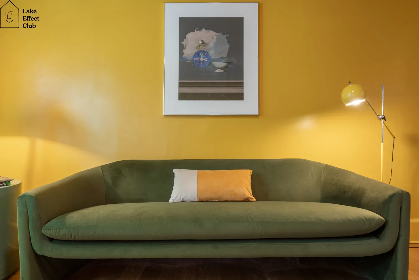 Sunny 1BR Flat with Gold + Blue Interiors Lake Effect Club: The Hoan, Sleeps 4 12
