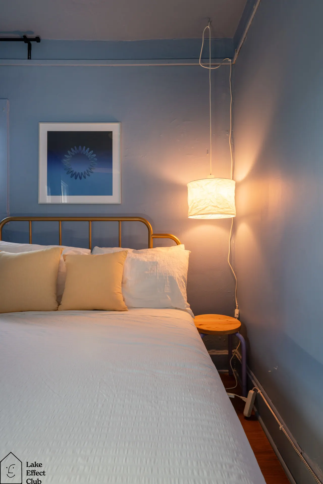Sunny 1BR Flat with Gold + Blue Interiors Lake Effect Club: The Hoan, Sleeps 4 15