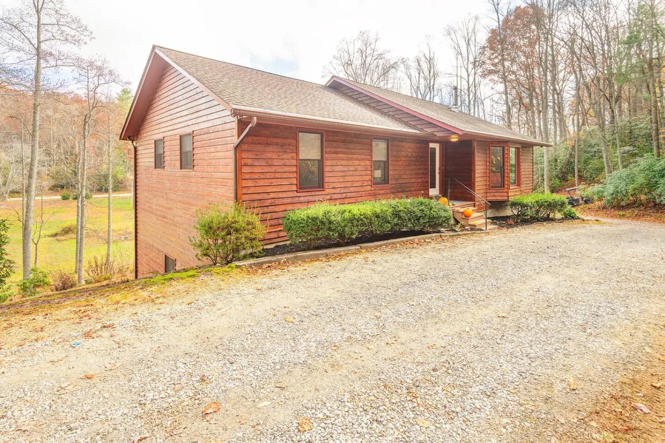 Majestic Cabin Hot Tub, Mtn Views & Game Room 10