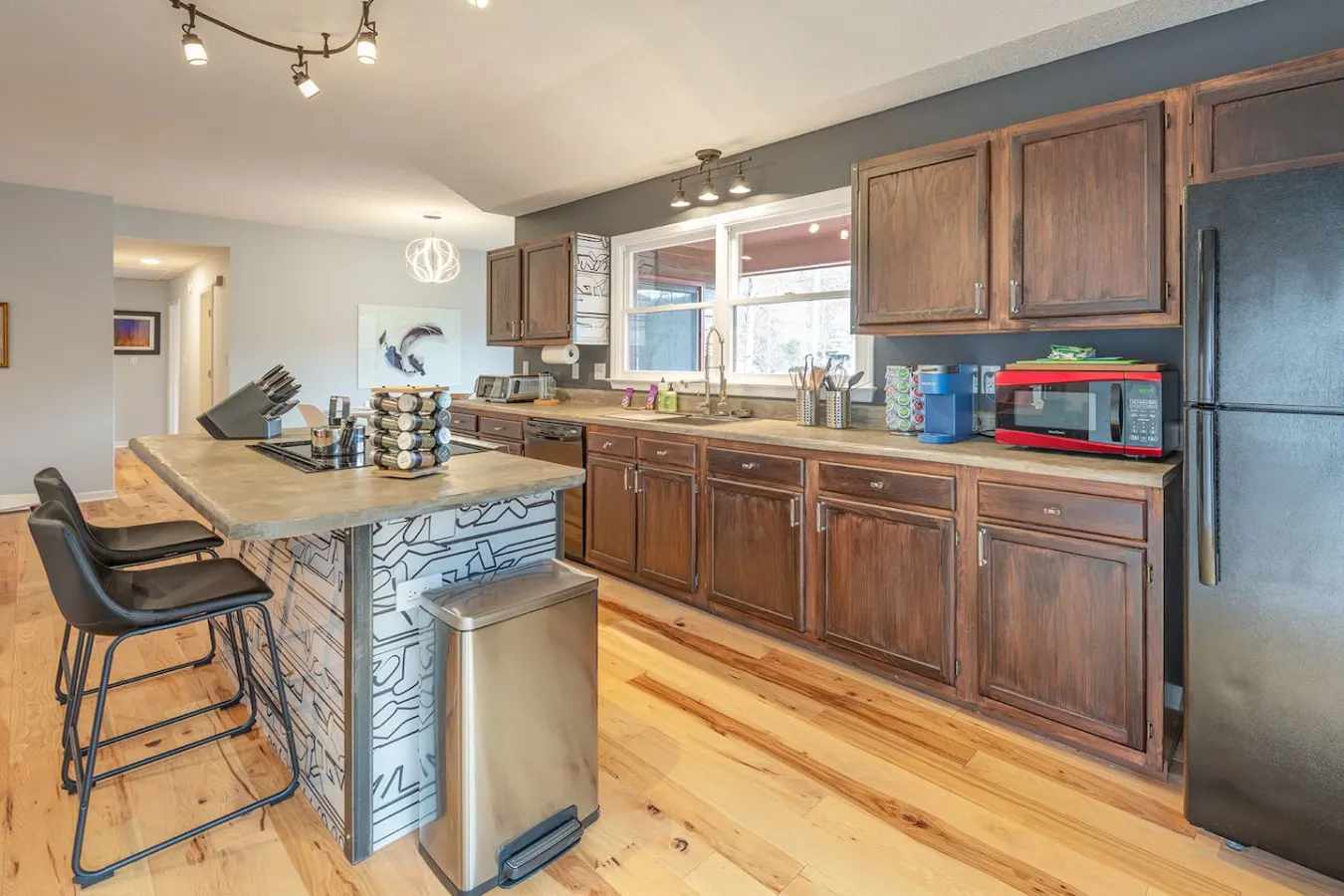 Majestic Cabin Hot Tub, Mtn Views & Game Room 17