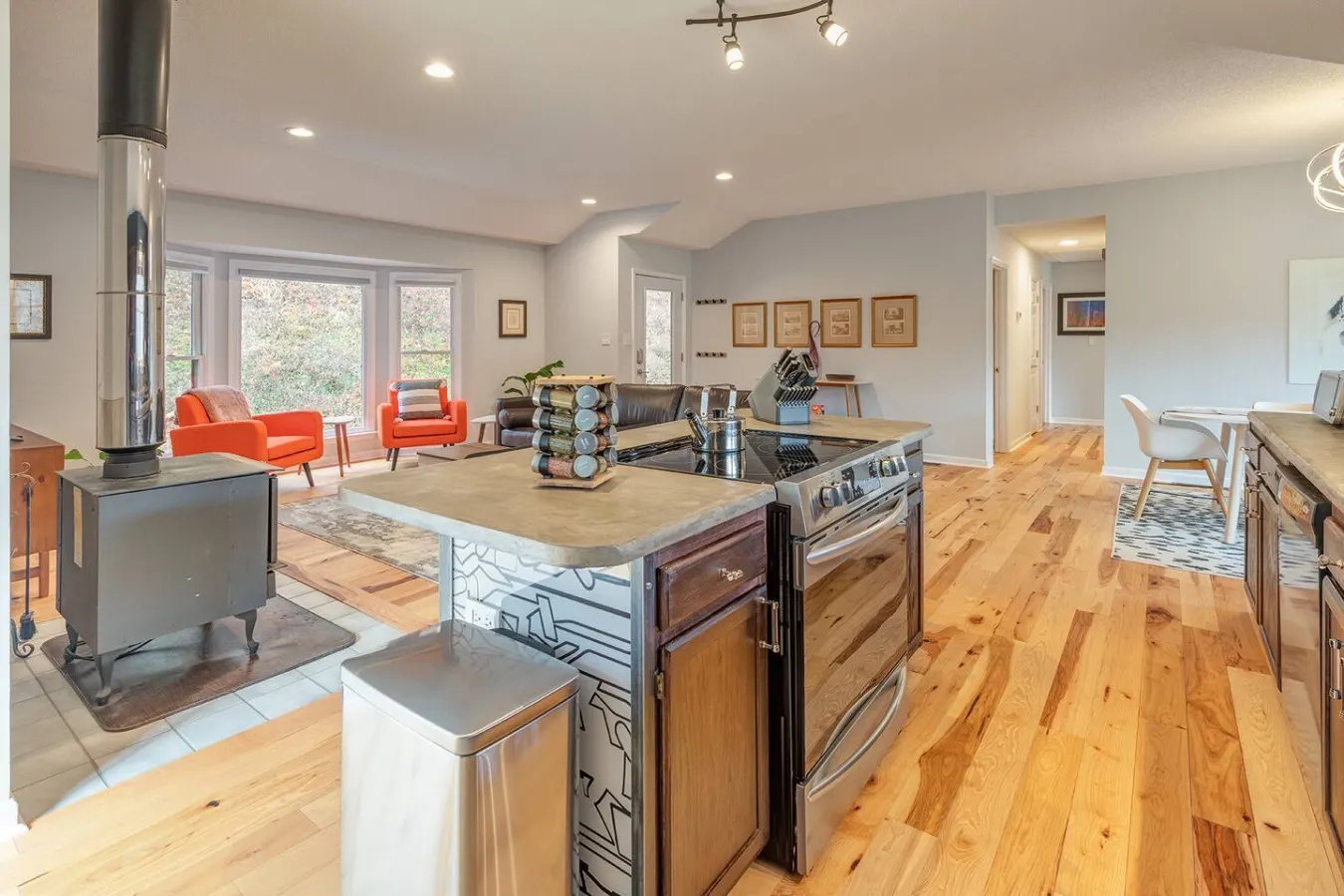Majestic Cabin Hot Tub, Mtn Views & Game Room 18