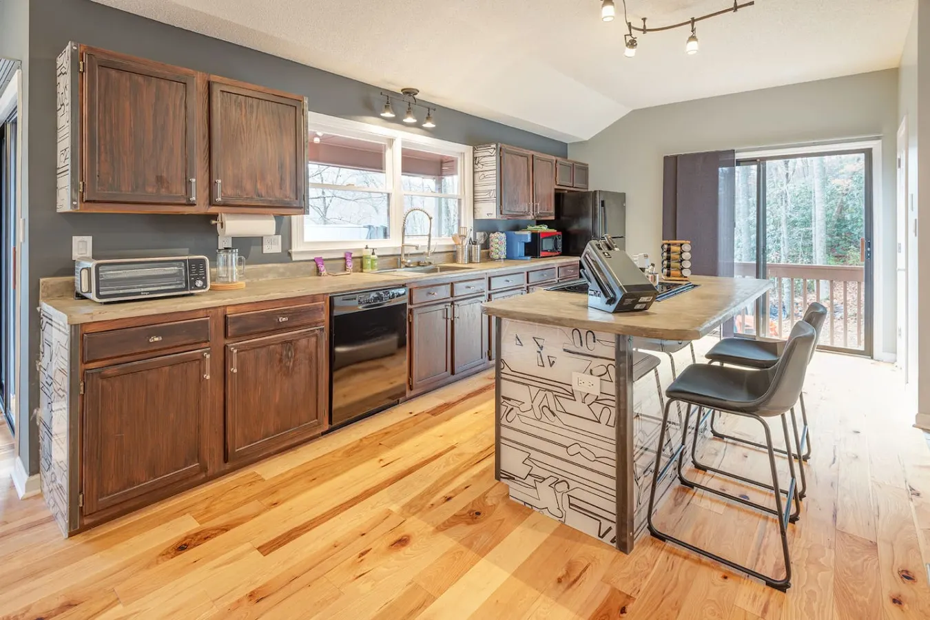 Majestic Cabin Hot Tub, Mtn Views & Game Room 19