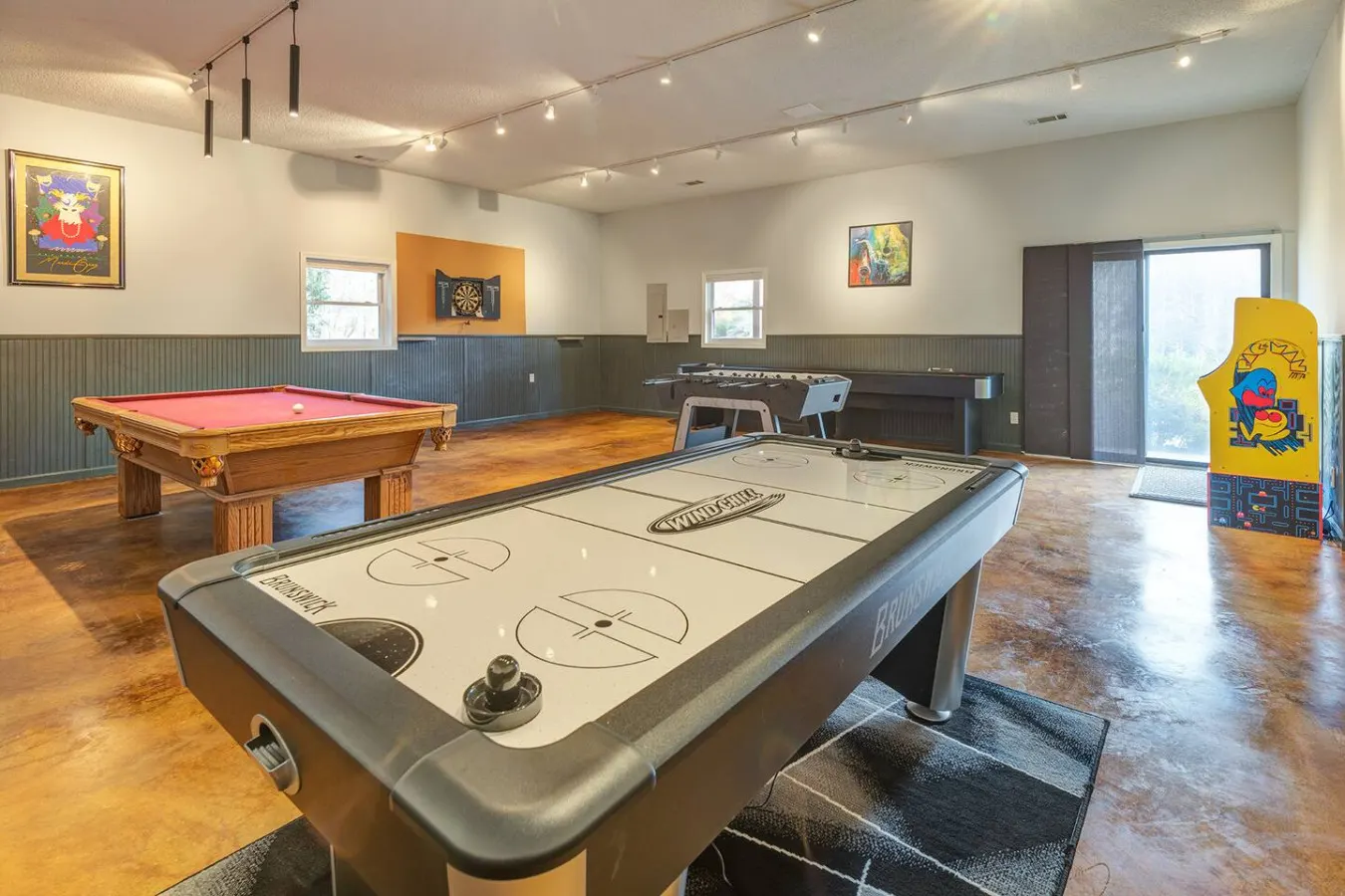 Majestic Cabin | Hot Tub, Mtn Views & Game Room — photo 3