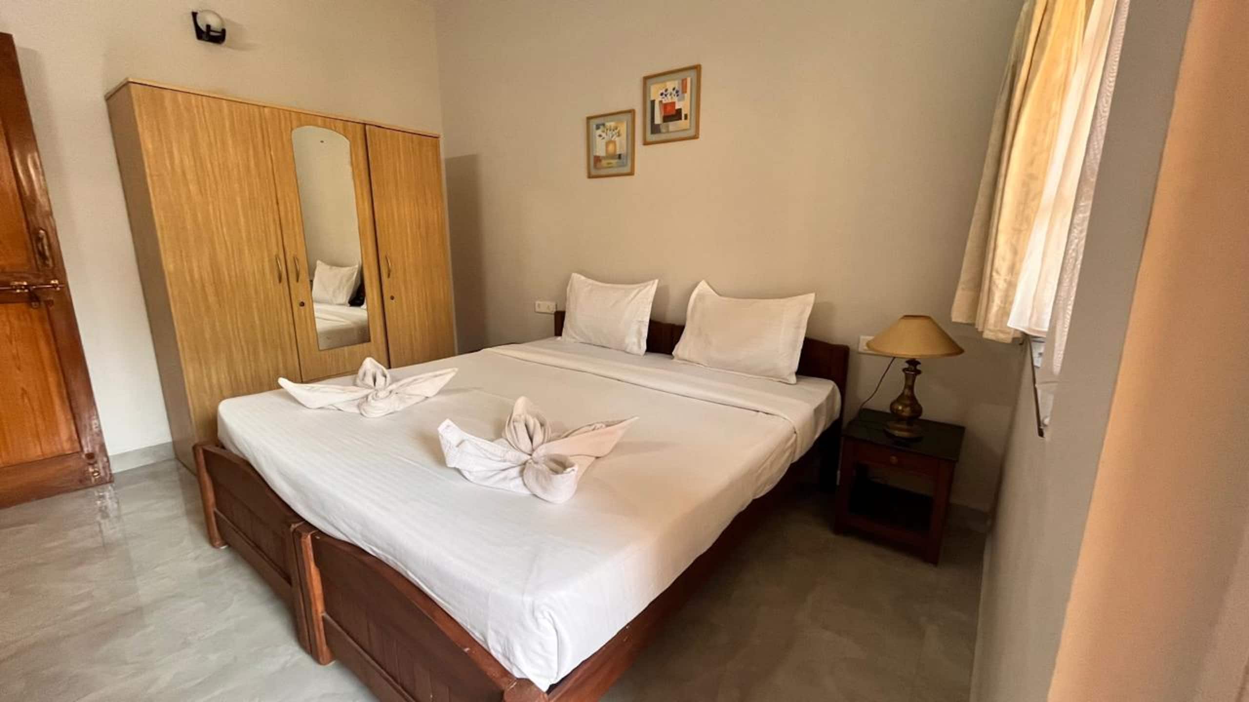 Olive Glow/Luxury stay/Pool /WiFi /near beach 24
