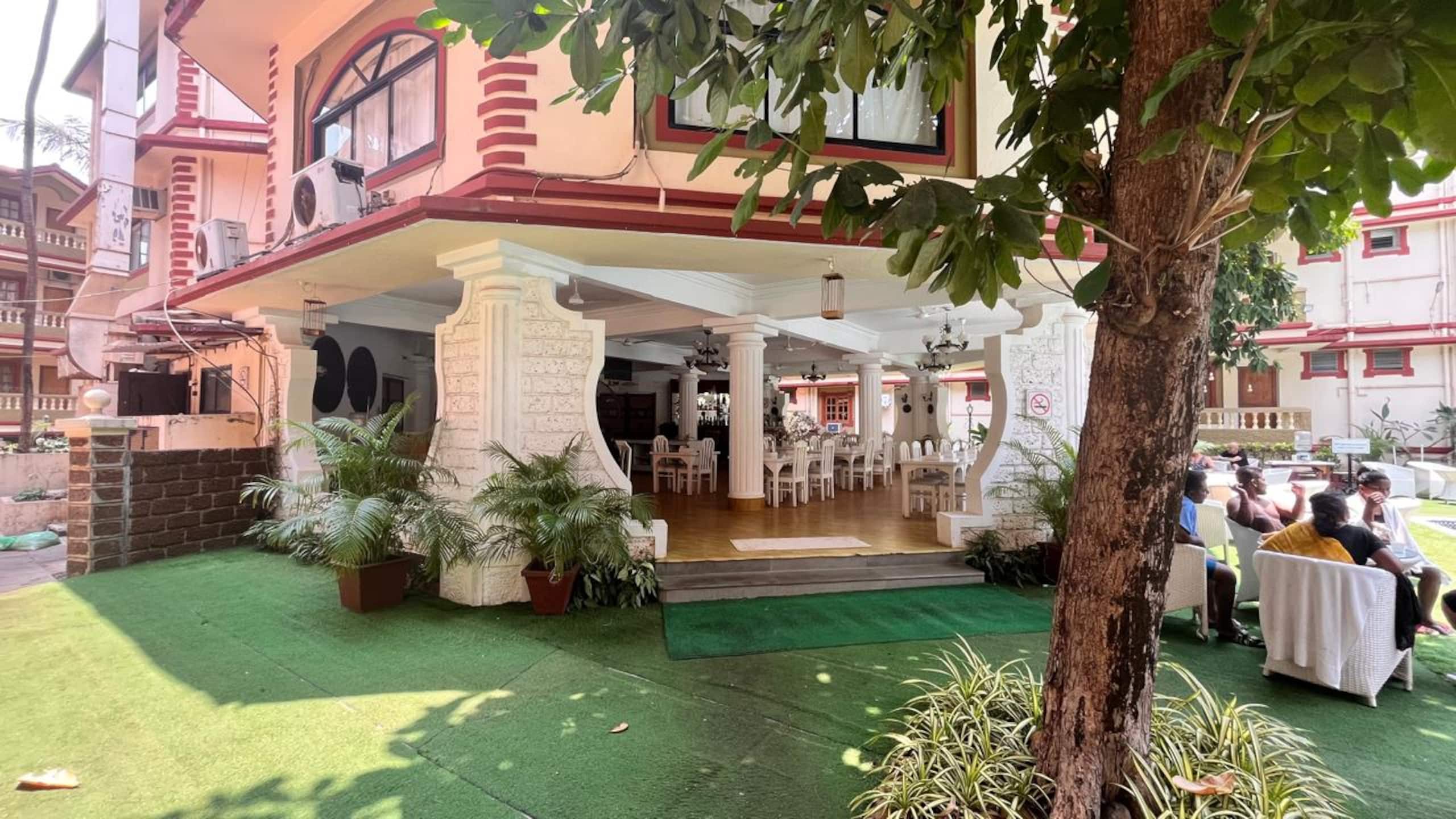 Olive Glow/Luxury stay/Pool /WiFi /near beach 36