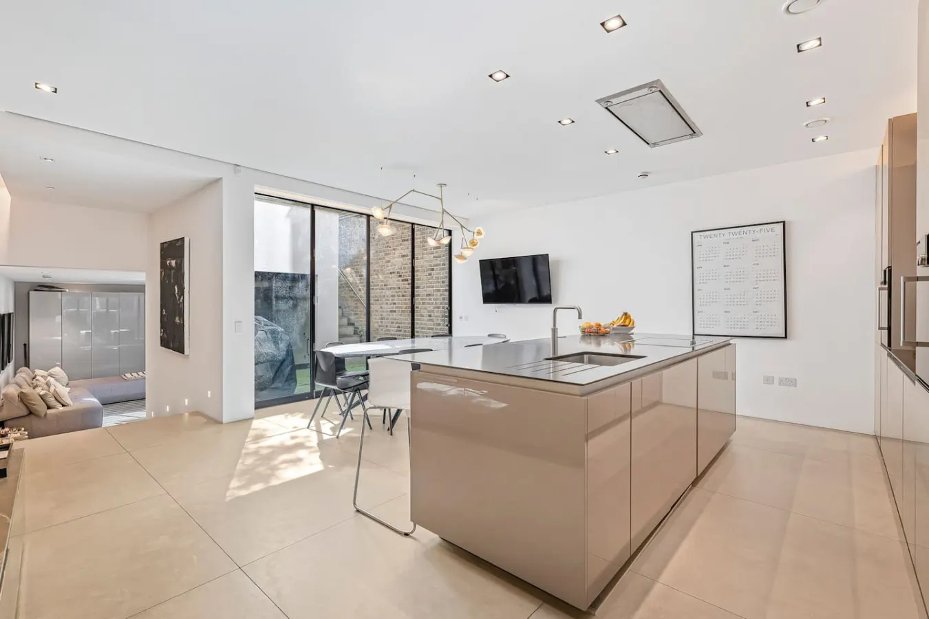 Chelsea 4-Bed House Architect-Designed With Huge Private Garden 9
