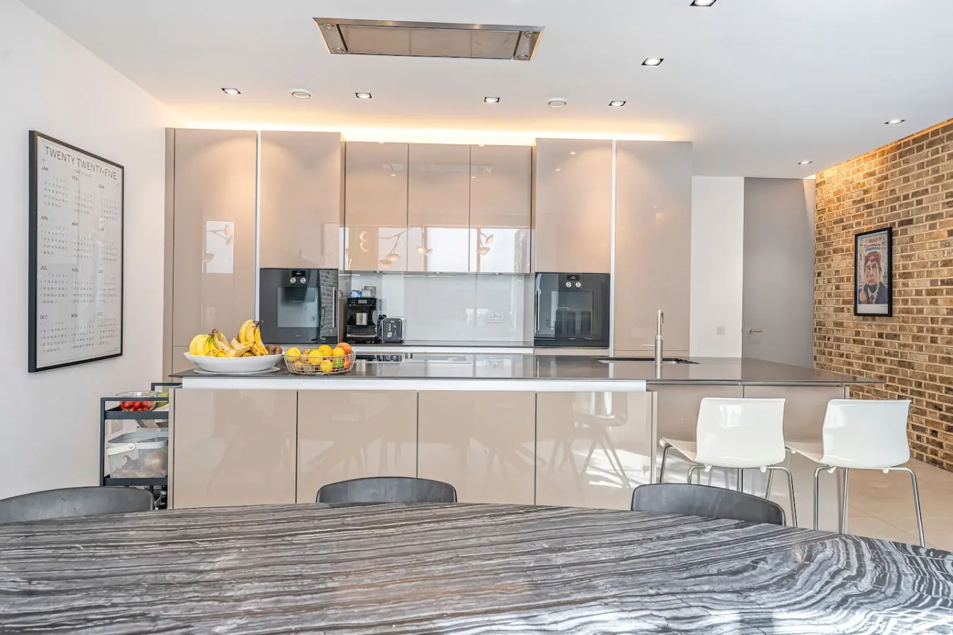 Chelsea 4-Bed House Architect-Designed With Huge Private Garden 11