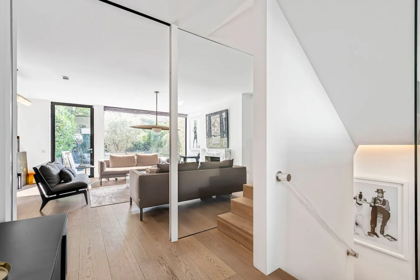 Chelsea 4-Bed House Architect-Designed With Huge Private Garden 17