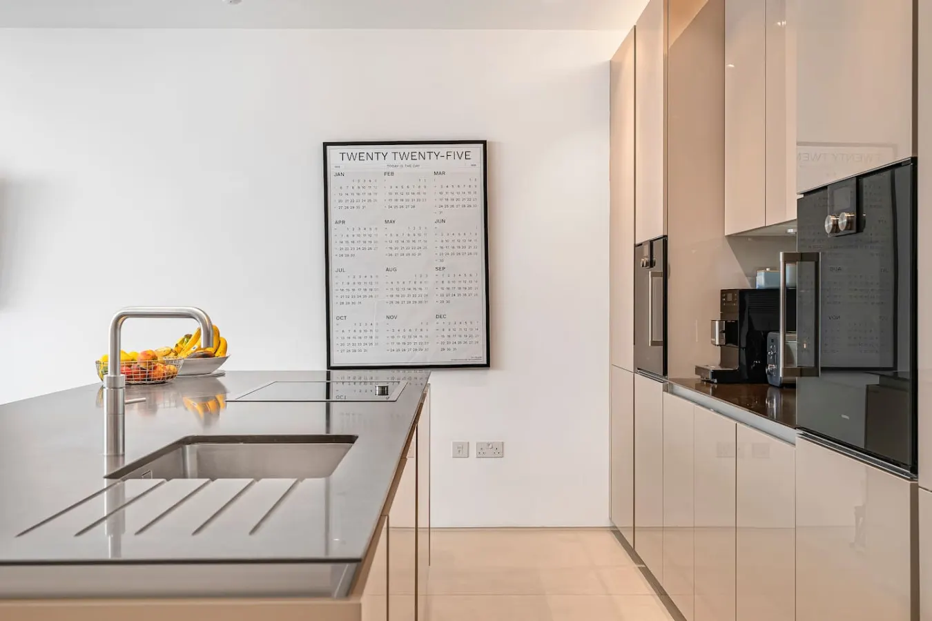 Chelsea 4-Bed House Architect-Designed With Huge Private Garden 18
