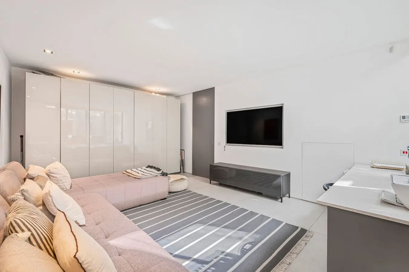 Chelsea 4-Bed House Architect-Designed With Huge Private Garden 19
